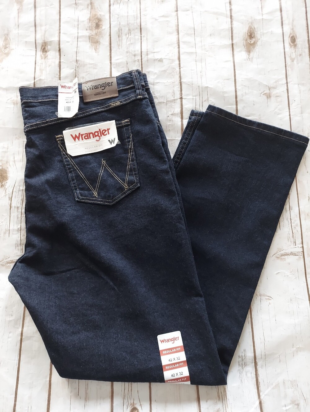Men's Wrangler Dark Wash 42x32 Jeans NWT